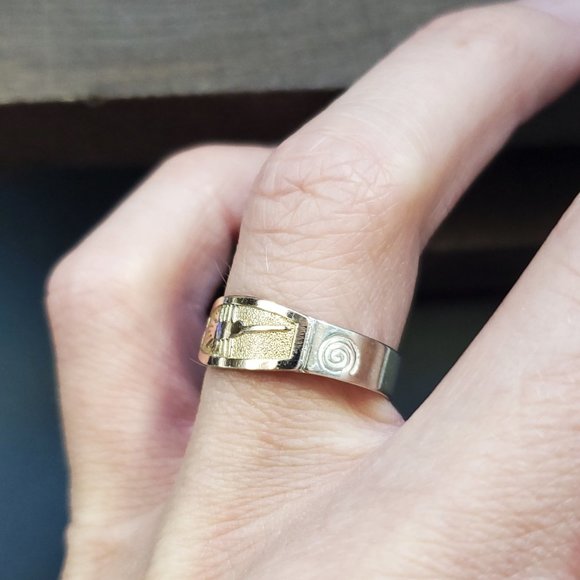 Size 8.25 Sterling Silver & 18K Yellow Gold Unique Symbol Cut Band Ring - Picture 2 of 9